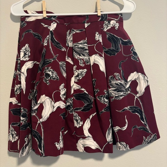 Banana Republic Floral Short A-Line Pleated Mini Skirt Size 4P - Picture 1 of 5